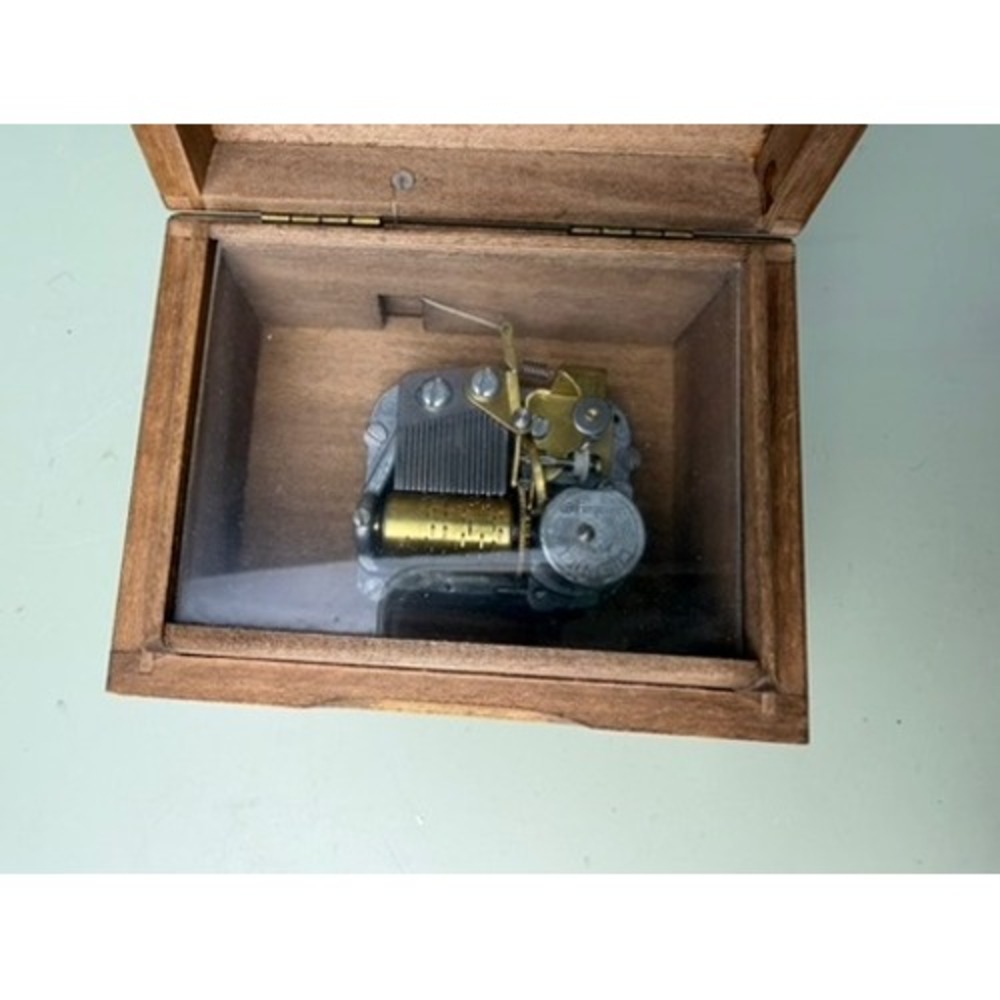 Vintage Cuendet Swiss Music Box Holiday in Switzerland Floral Wood Inlay